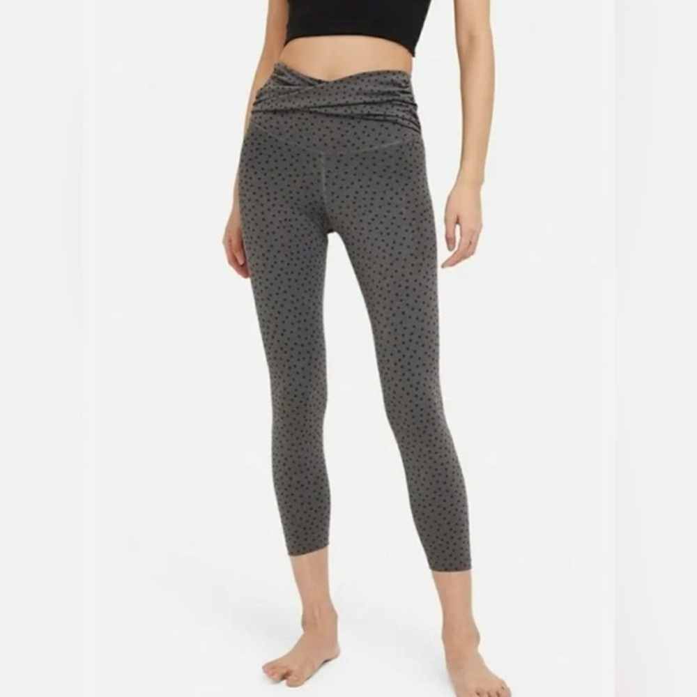 Nike Polka Dot Gray Women Athletic Leggings Waist Control Flattering Wrap Yoga
